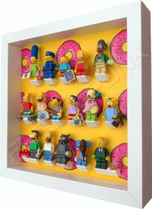 FRAME PUNK display frame compatible with LEGO Simpsons minifigures series 1&2 (white) with series 1 minifigures, side view