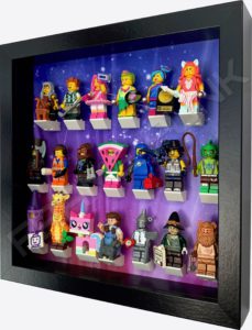 LEGO MOVIE 2 display frame with minifigures (black) Side view