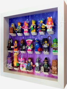 LEGO MOVIE 2 display frame with minifigures (white) Side view