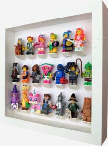LEGO MOVIE 2 display frame with minifigures Side View (All white)