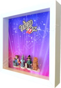 FRAMEPUNK Wizard of Oz white display frame compatible with LEGO Movie 2 Minifigures Series (with minifigures) side view