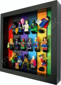 FRAME PUNK display frame compatible with LEGO DC minifigures series (black) with minifigures in fun formation, side view