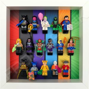 FRAME PUNK display frame compatible with LEGO DC minifigures series (white) with minifigures straight on