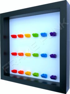 FRAME PUNK Rainbow display frame for 18 minifigures (black) Side view