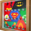 FRAMEPUNK display frame compatible with LEGO DC Justice League minifigures - Side view