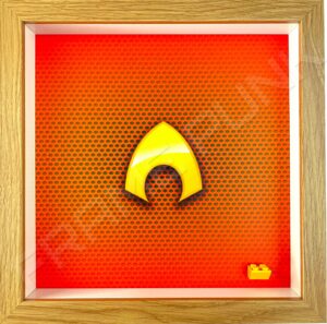 FRAMEPUNK superhero display compatible with single LEGO Aquaman minifigure (Oak)
