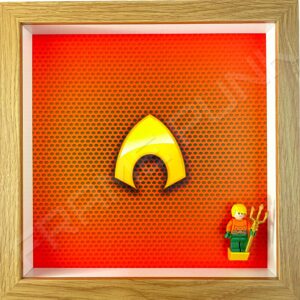 FRAMEPUNK superhero display compatible with single LEGO Aquaman minifigure (Oak) with minifigure