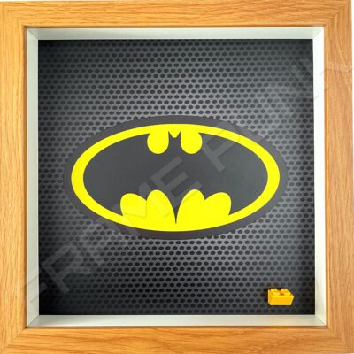 FRAMEPUNK superhero display compatible with single LEGO Batman minifigure (Oak)