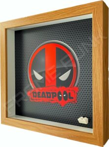 FRAMEPUNK superhero display compatible with single LEGO Deadpool minifigure (Oak) Side view