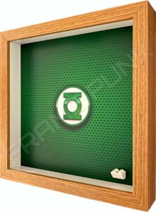 FRAMEPUNK superhero display compatible with single LEGO Green Lantern minifigure (Oak) Side view