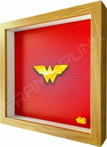 FRAMEPUNK superhero display compatible with single LEGO Wonder Woman minifigure (Oak) Side view