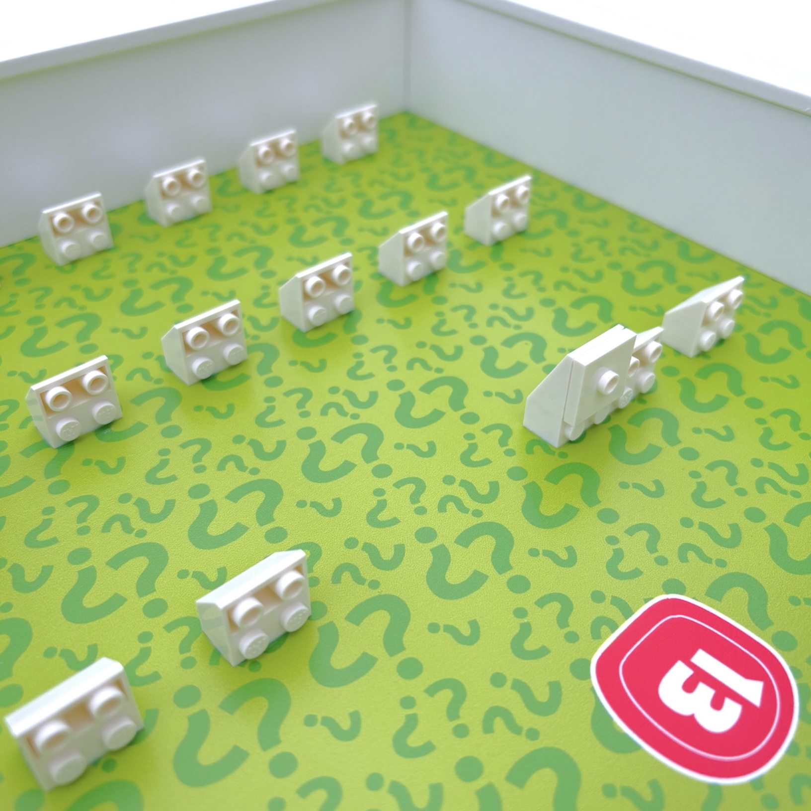 FRAMEPUNK LEGO Minifigures Series 13 Display with minifigures, depth view, White Frame