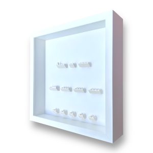 FRAMEPUNK LEGO The Muppets Minifigures Series white display, white frame, side view